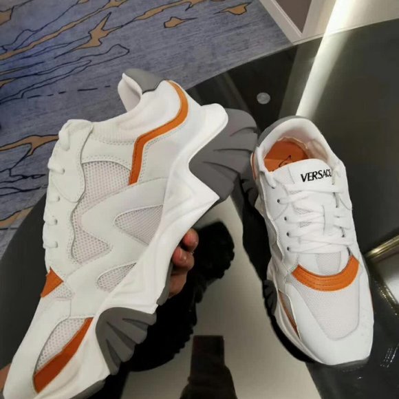 Simple white sneakers for Men main image 6